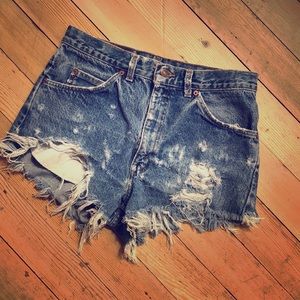 🦋Vintage💛👖Levi’s cut off shorts w 33 high rise